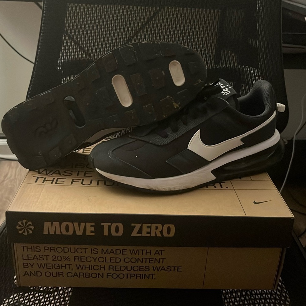 Airmax pre-day black and white
